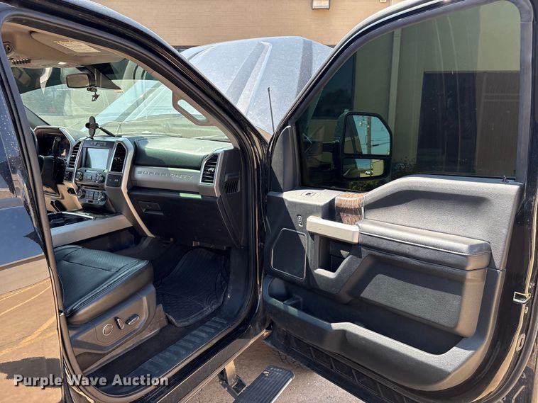 image for item DO1205 2018 Ford F250 Super Duty Crew Cab pickup truck