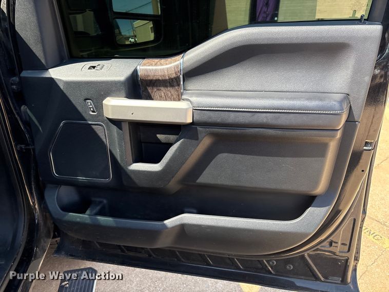 image for item DO1205 2018 Ford F250 Super Duty Crew Cab pickup truck