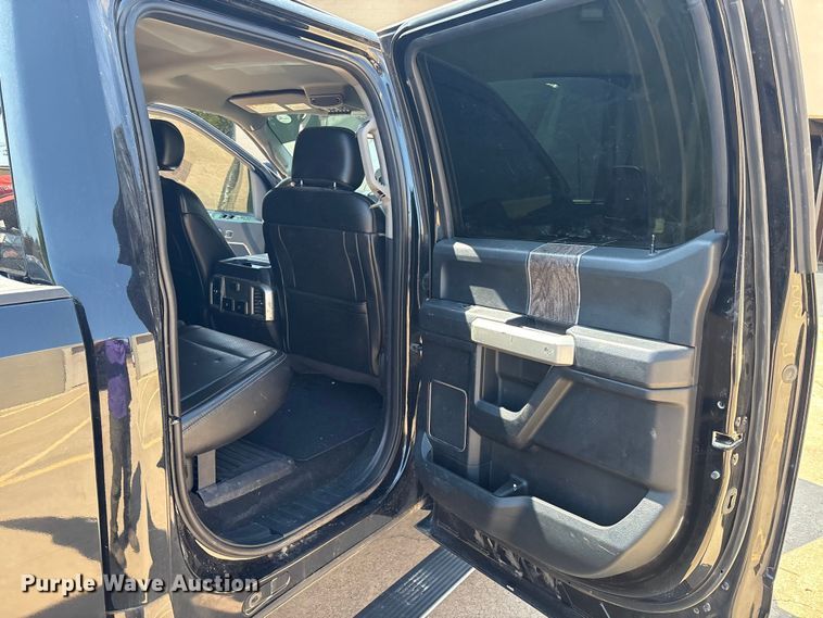 image for item DO1205 2018 Ford F250 Super Duty Crew Cab pickup truck