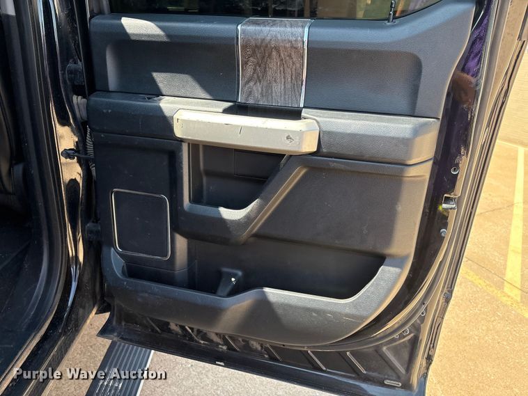 image for item DO1205 2018 Ford F250 Super Duty Crew Cab pickup truck