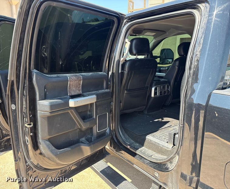 image for item DO1205 2018 Ford F250 Super Duty Crew Cab pickup truck