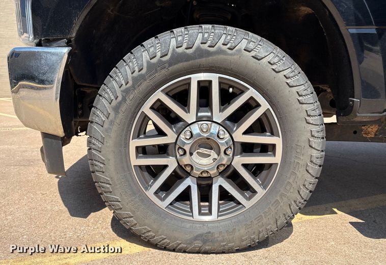 image for item DO1205 2018 Ford F250 Super Duty Crew Cab pickup truck