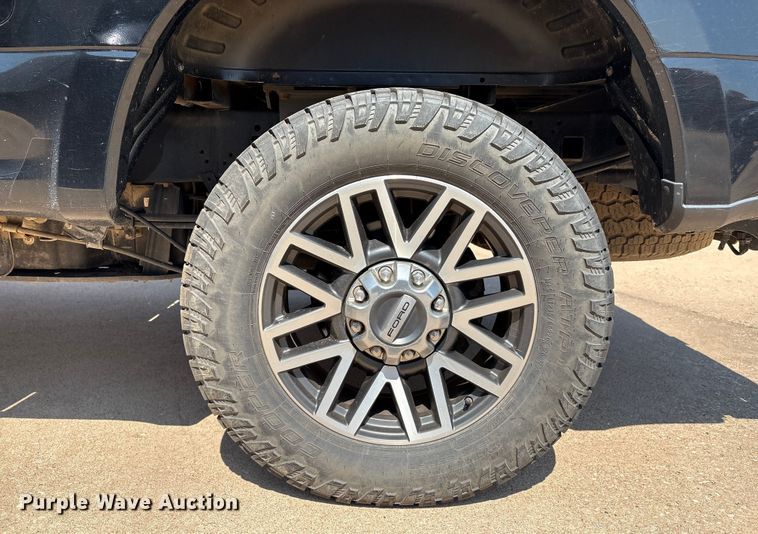 image for item DO1205 2018 Ford F250 Super Duty Crew Cab pickup truck