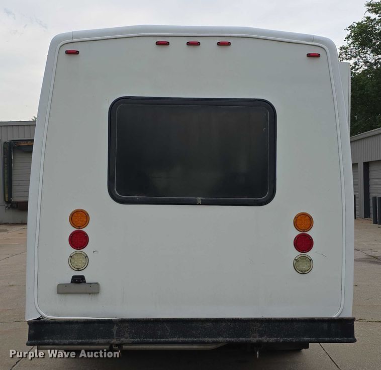 image for item DR3874 2011 Ford E-450 Super Duty shuttle bus