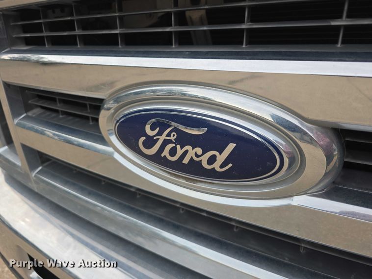 image for item DR3874 2011 Ford E-450 Super Duty shuttle bus