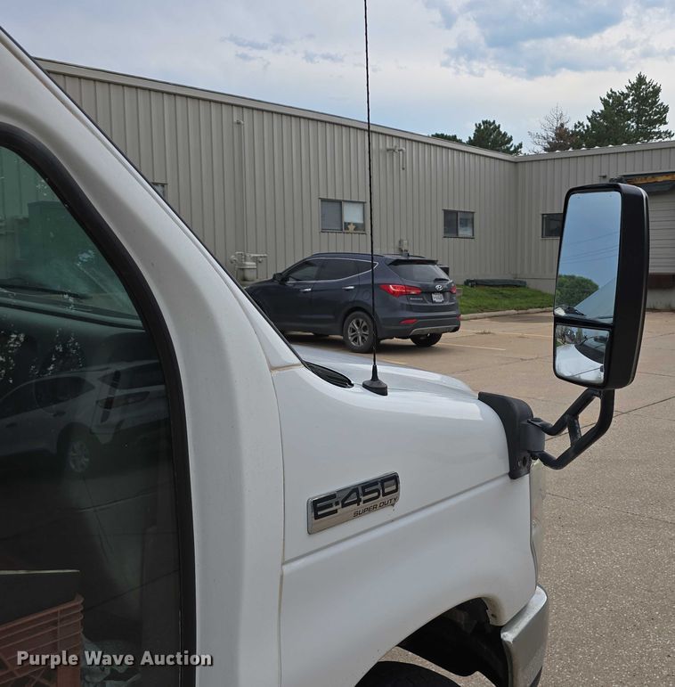 image for item DR3874 2011 Ford E-450 Super Duty shuttle bus