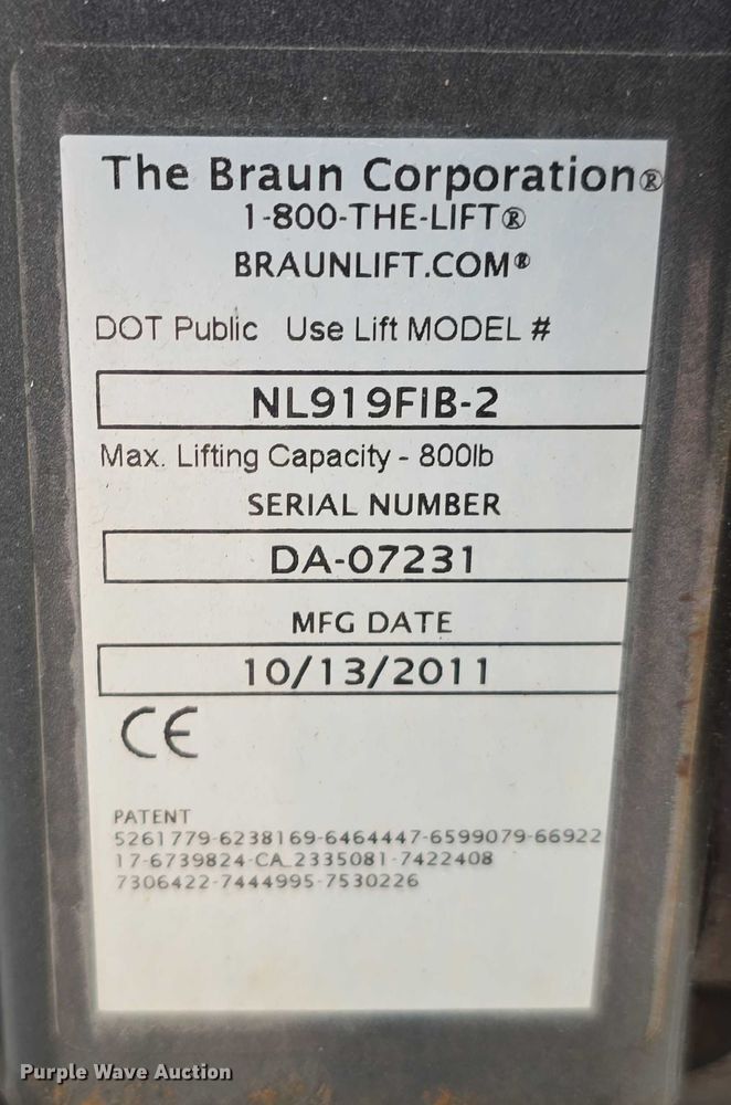 image for item DR3874 2011 Ford E-450 Super Duty shuttle bus