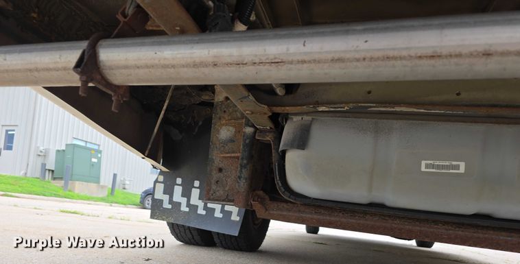 image for item DR3874 2011 Ford E-450 Super Duty shuttle bus