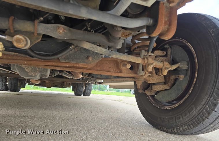 image for item DR3874 2011 Ford E-450 Super Duty shuttle bus