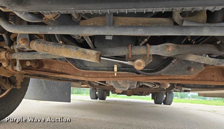 image for item DR3874 2011 Ford E-450 Super Duty shuttle bus