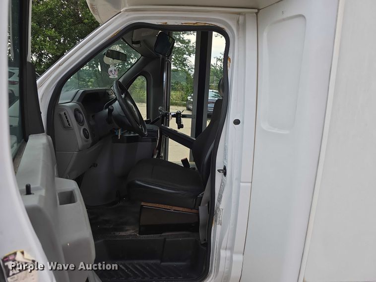 image for item DR3874 2011 Ford E-450 Super Duty shuttle bus