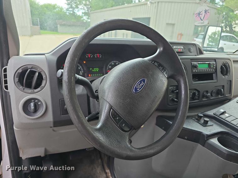 image for item DR3874 2011 Ford E-450 Super Duty shuttle bus