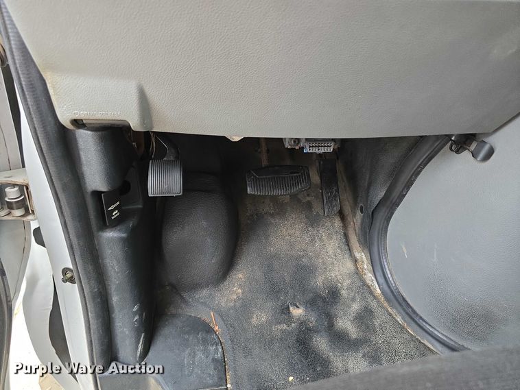 image for item DR3874 2011 Ford E-450 Super Duty shuttle bus