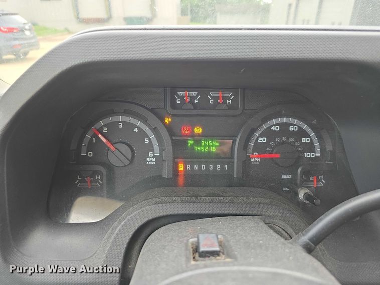 image for item DR3874 2011 Ford E-450 Super Duty shuttle bus