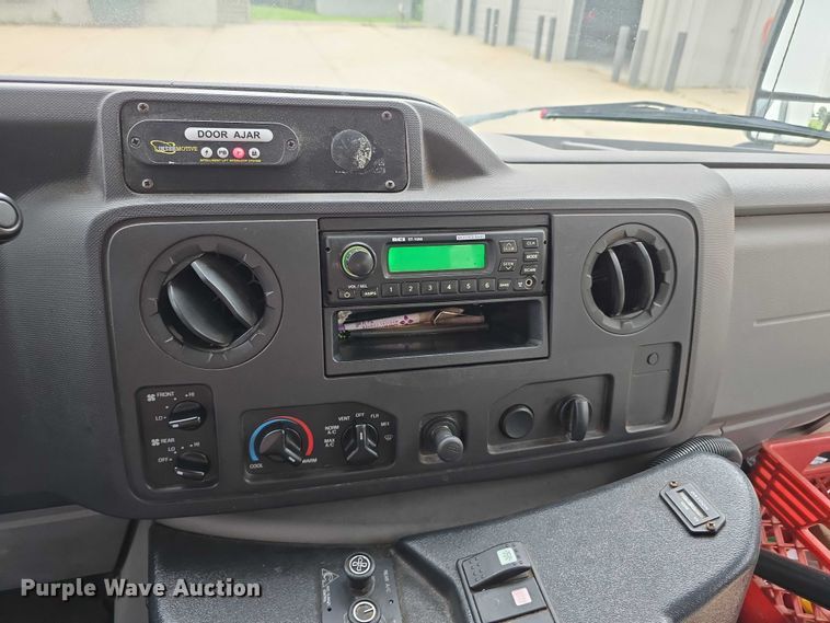 image for item DR3874 2011 Ford E-450 Super Duty shuttle bus