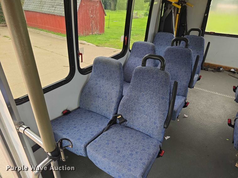 image for item DR3874 2011 Ford E-450 Super Duty shuttle bus