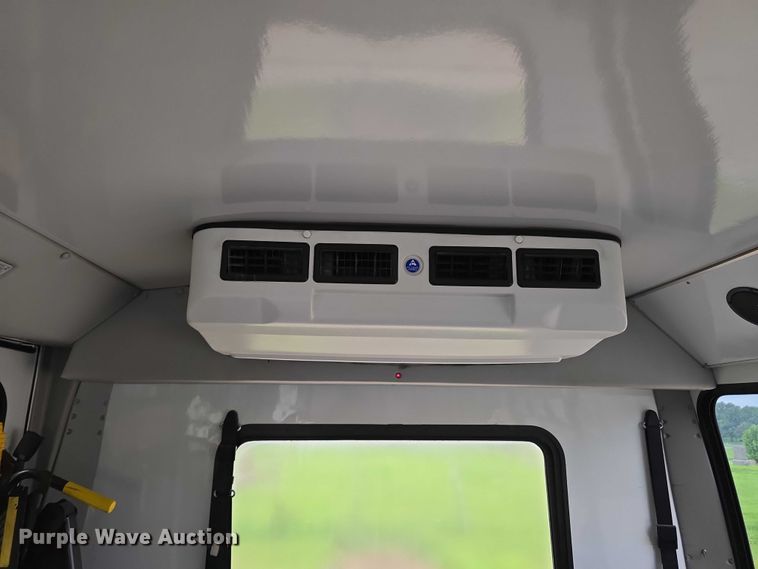 image for item DR3874 2011 Ford E-450 Super Duty shuttle bus