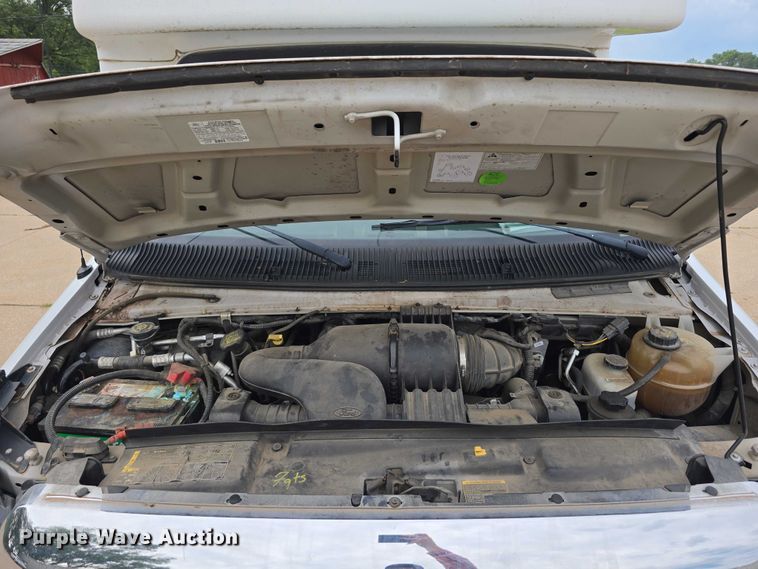 image for item DR3874 2011 Ford E-450 Super Duty shuttle bus