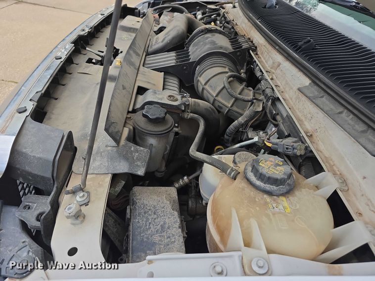 image for item DR3874 2011 Ford E-450 Super Duty shuttle bus