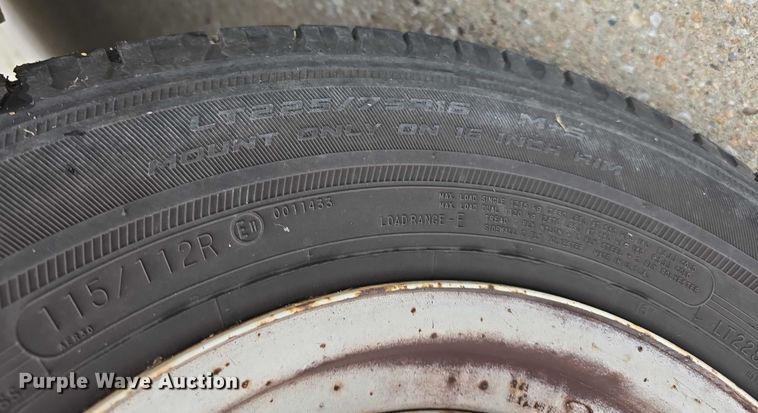 image for item DR3874 2011 Ford E-450 Super Duty shuttle bus