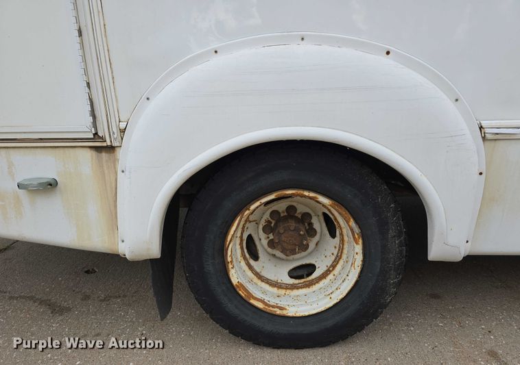 image for item DR3874 2011 Ford E-450 Super Duty shuttle bus