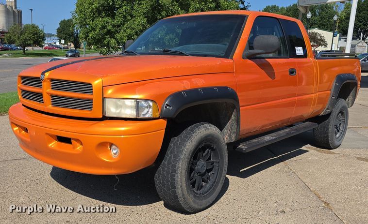 image for item DR3935 2001 Dodge Ram 1500 Quad Cab pickup truck