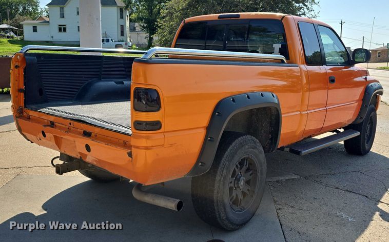 image for item DR3935 2001 Dodge Ram 1500 Quad Cab pickup truck