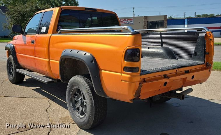 image for item DR3935 2001 Dodge Ram 1500 Quad Cab pickup truck