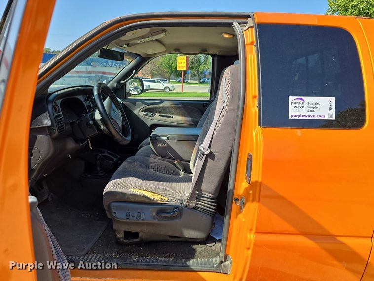 image for item DR3935 2001 Dodge Ram 1500 Quad Cab pickup truck