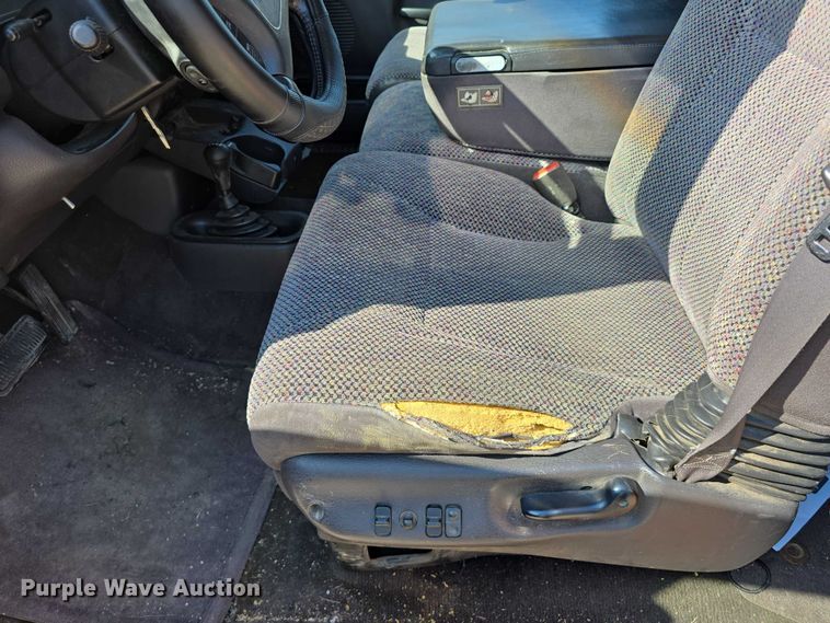 image for item DR3935 2001 Dodge Ram 1500 Quad Cab pickup truck