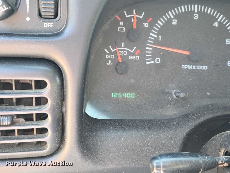 image for item DR3935 2001 Dodge Ram 1500 Quad Cab pickup truck