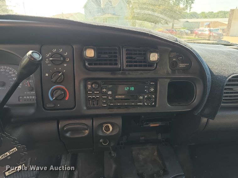 image for item DR3935 2001 Dodge Ram 1500 Quad Cab pickup truck