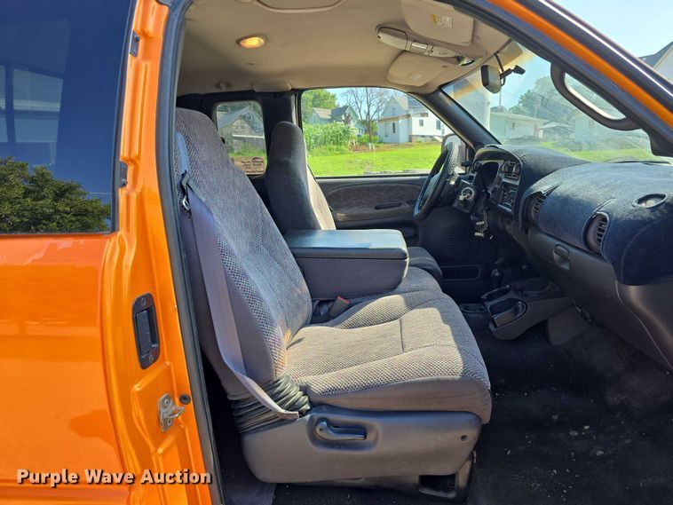 image for item DR3935 2001 Dodge Ram 1500 Quad Cab pickup truck