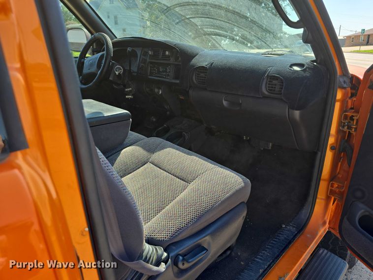 image for item DR3935 2001 Dodge Ram 1500 Quad Cab pickup truck