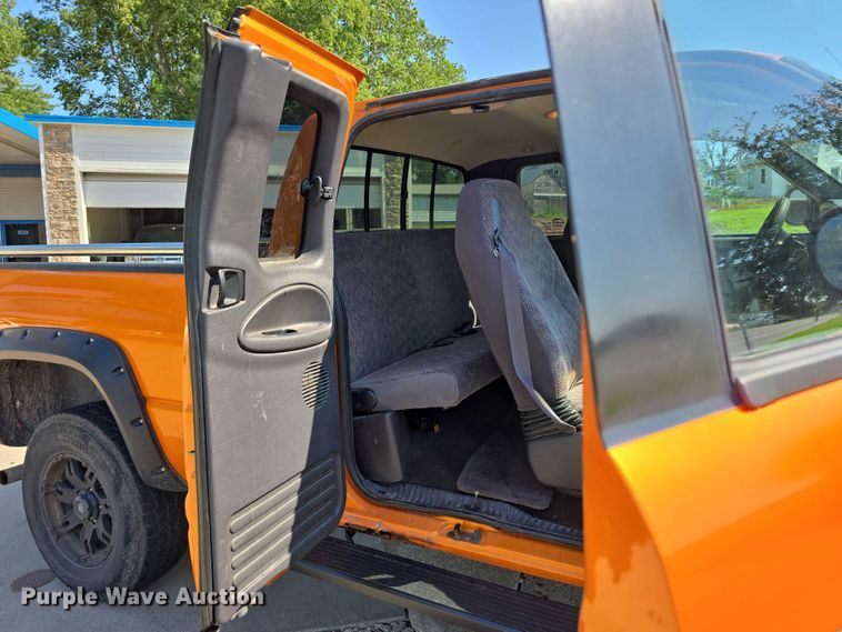 image for item DR3935 2001 Dodge Ram 1500 Quad Cab pickup truck