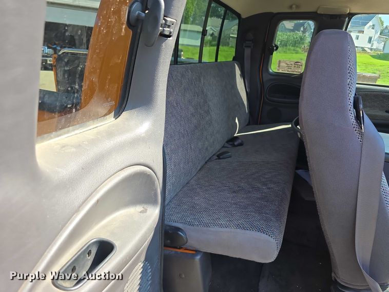 image for item DR3935 2001 Dodge Ram 1500 Quad Cab pickup truck