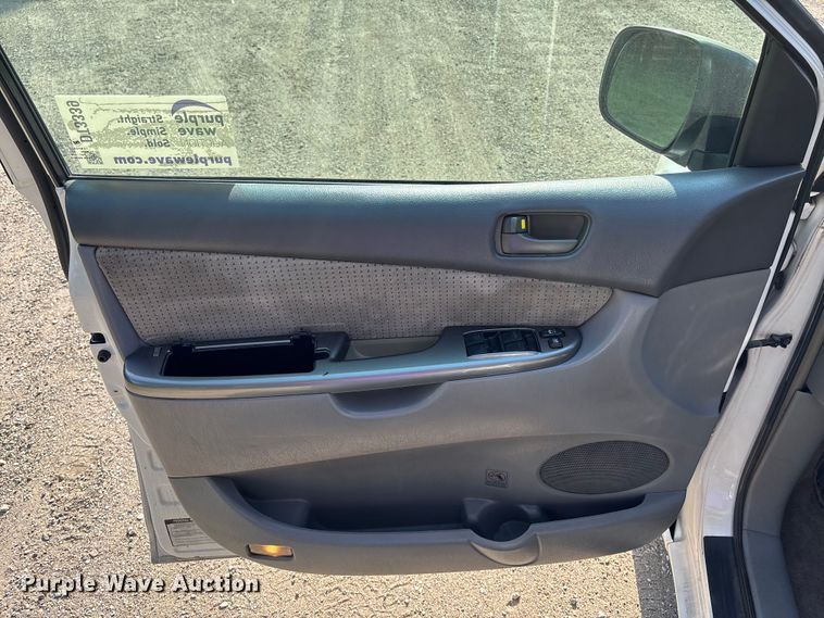 image for item DT3339 2008 Toyota Sienna van