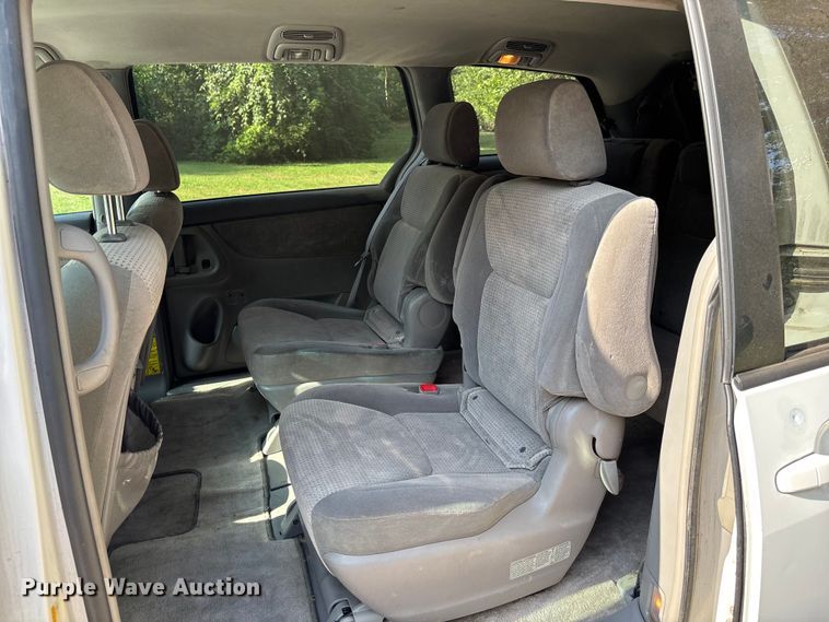 image for item DT3339 2008 Toyota Sienna van