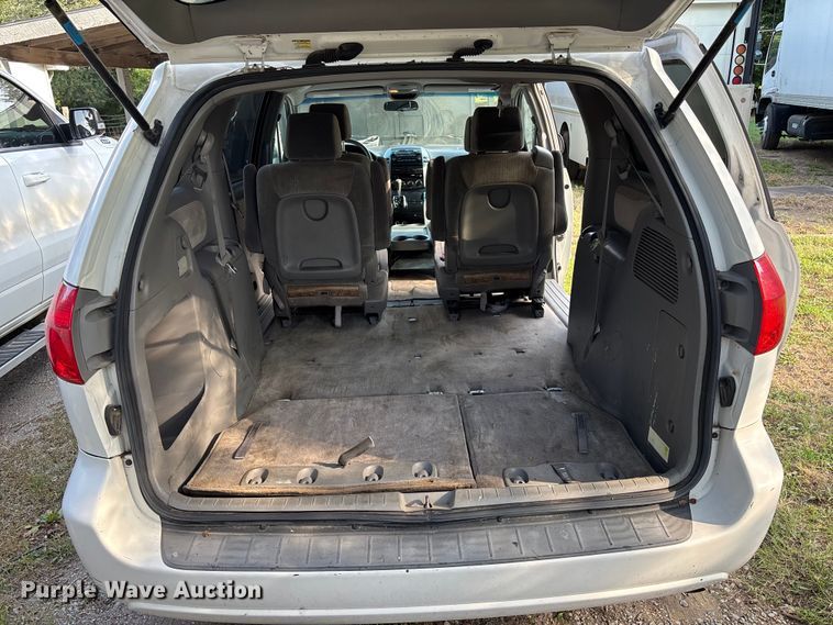 image for item DT3339 2008 Toyota Sienna van