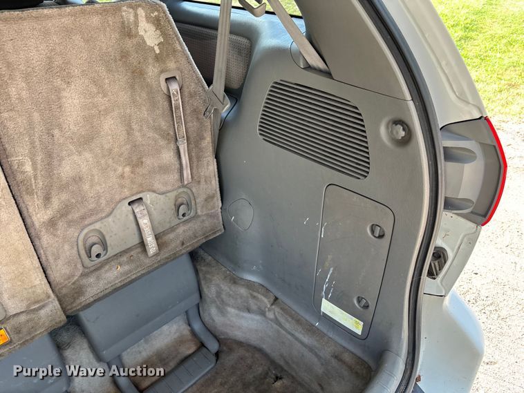 image for item DT3339 2008 Toyota Sienna van