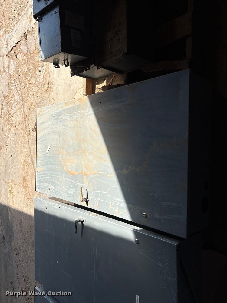 image for item DT4942 Transfer switch boxes