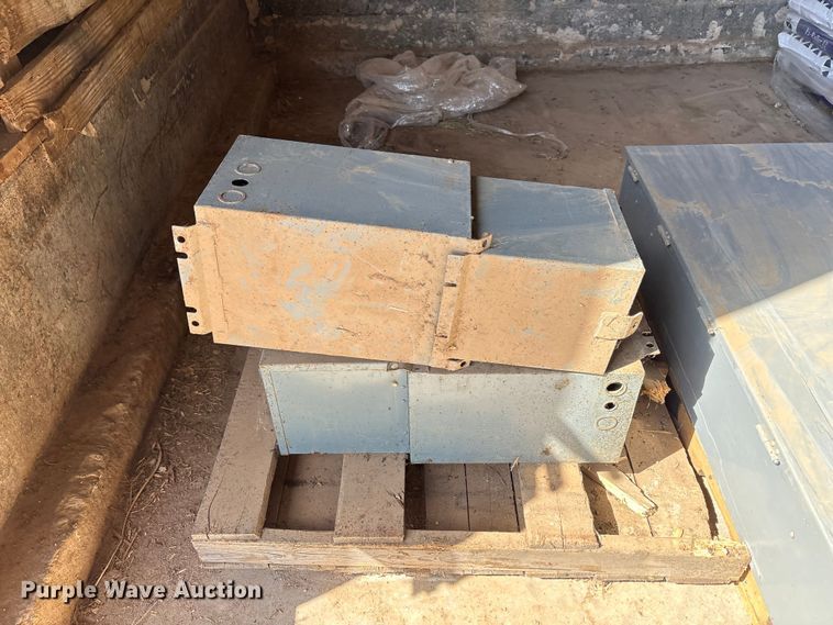 image for item DT4942 Transfer switch boxes