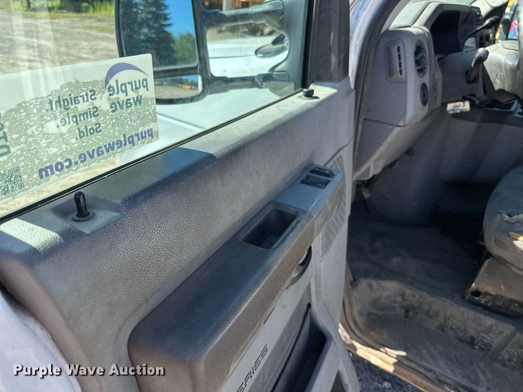 image for item DT6253 2011 Ford E350 Super Duty van