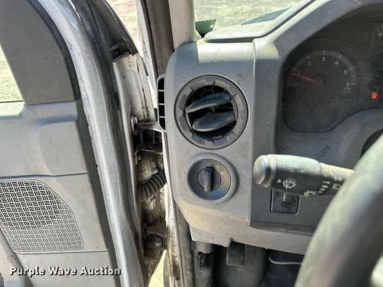 image for item DT6253 2011 Ford E350 Super Duty van