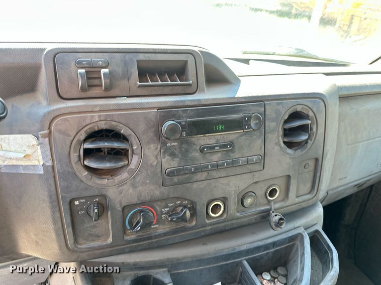 image for item DT6253 2011 Ford E350 Super Duty van