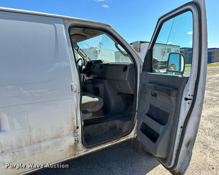 image for item DT6253 2011 Ford E350 Super Duty van