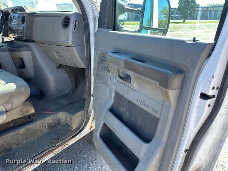 image for item DT6253 2011 Ford E350 Super Duty van