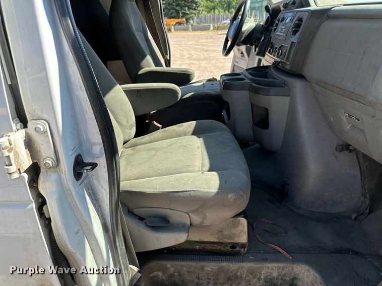 image for item DT6253 2011 Ford E350 Super Duty van