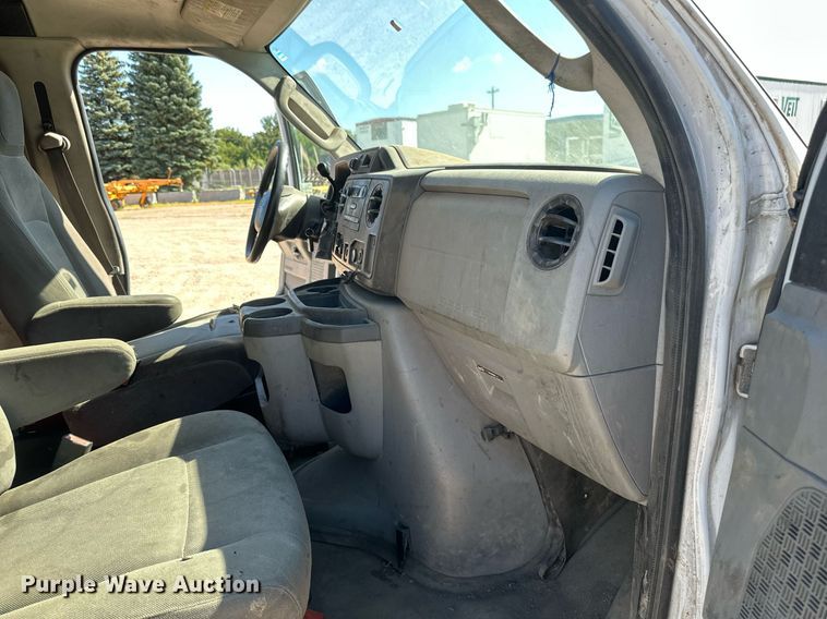 image for item DT6253 2011 Ford E350 Super Duty van