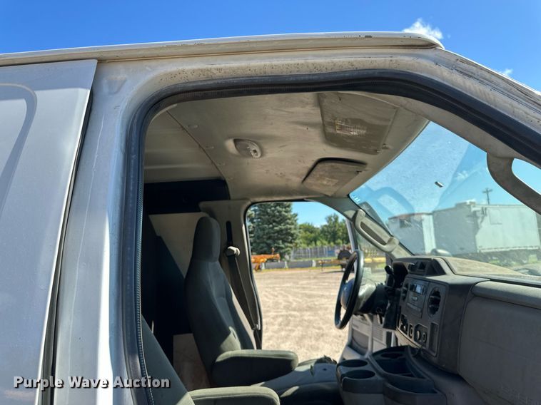 image for item DT6253 2011 Ford E350 Super Duty van
